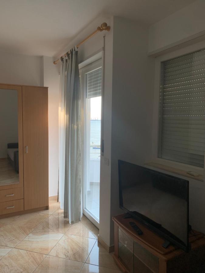 Kokomani 2 Apartment Durres Bagian luar foto