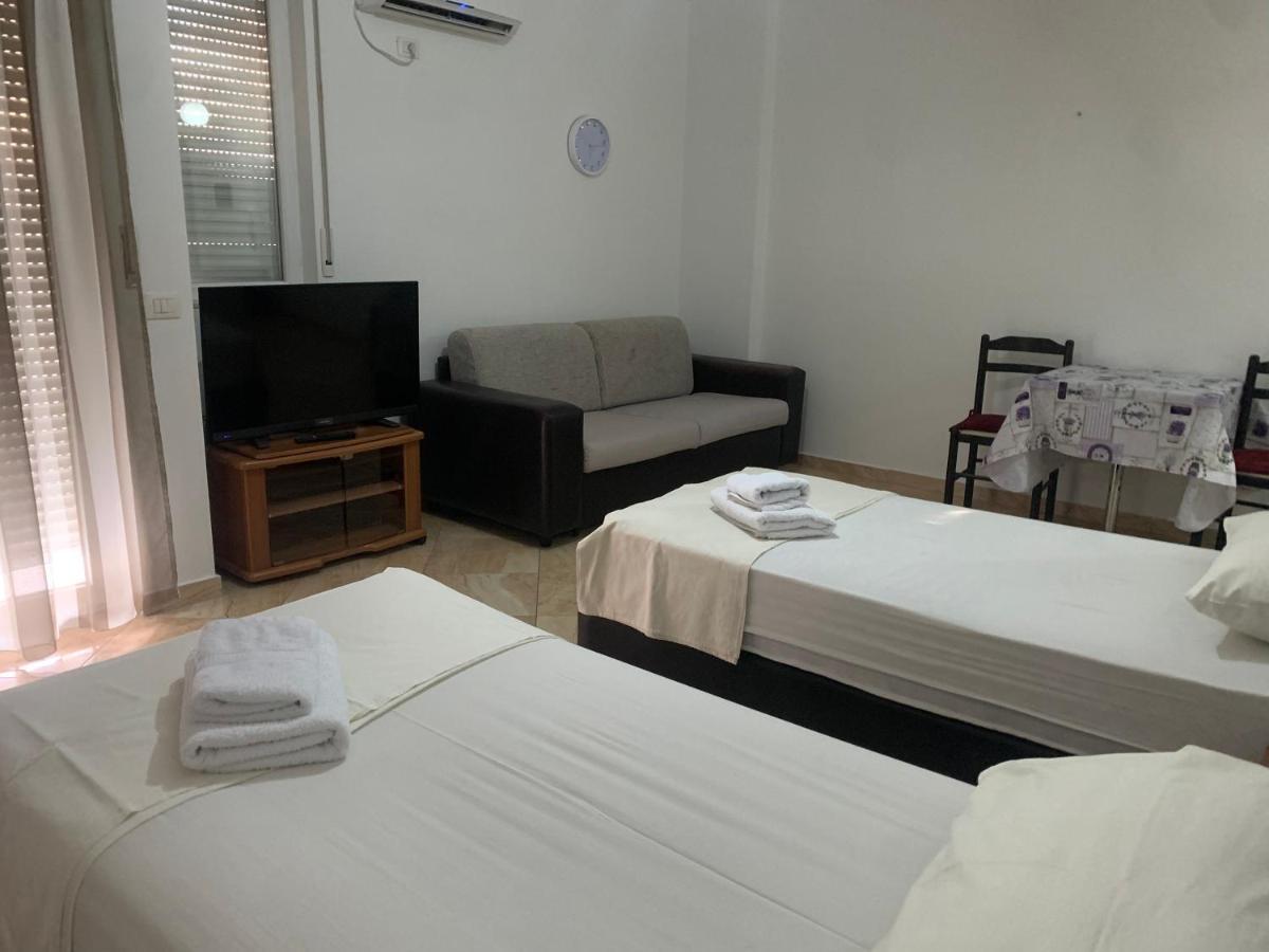 Kokomani 2 Apartment Durres Bagian luar foto
