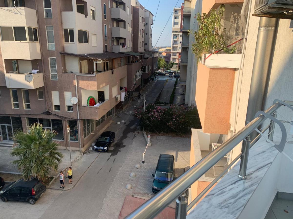 Kokomani 2 Apartment Durres Bagian luar foto